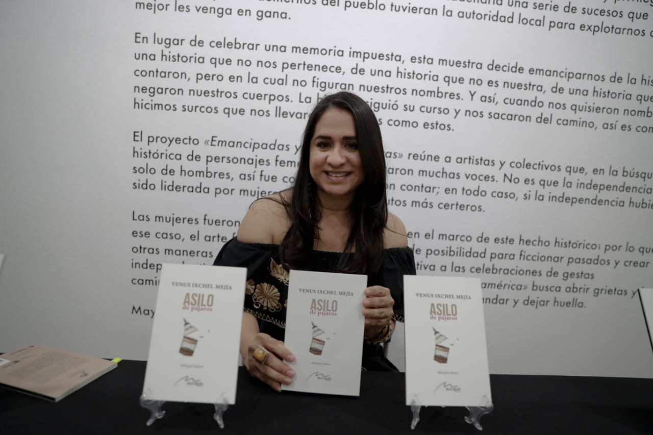 Escritora hondureña presenta su libro Asilo de Pájaros